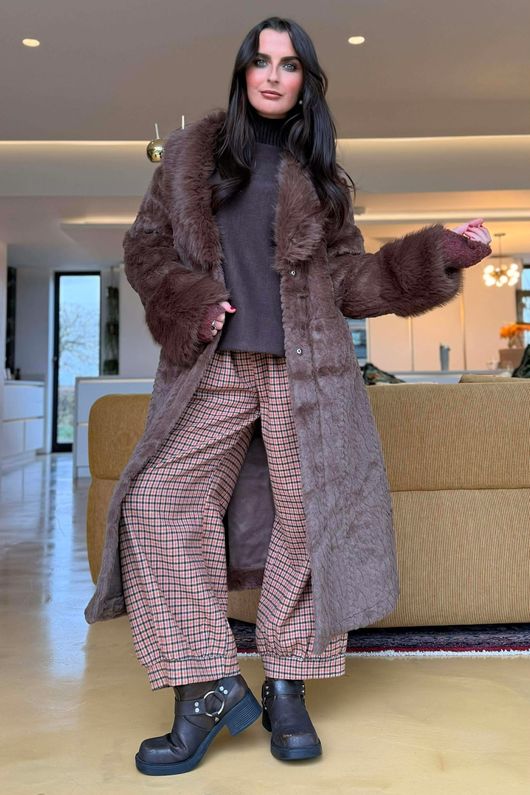 Verbier Premium Faux Fur Coat Chocolate /20